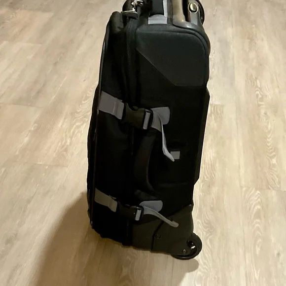 Oakley Black and Gray Travel Bag and Computer Bag….Set…. - Picture 4 of 10